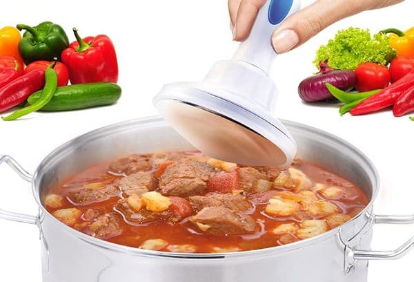 élimination de la graisse avec un gadget de cuisine