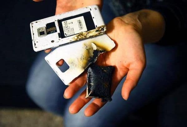 Batterie de téléphone explosée