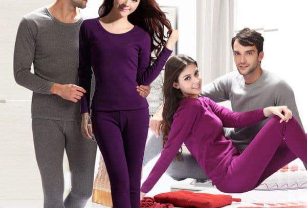 Fille avec un gars en sous-vêtement thermique