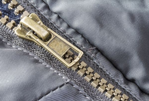 veste en plastique à glissière