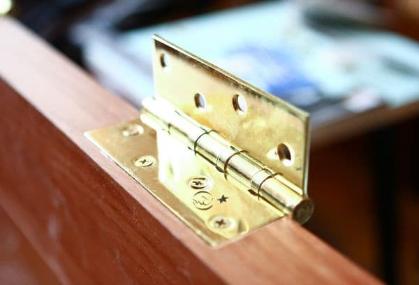 charnières de porte