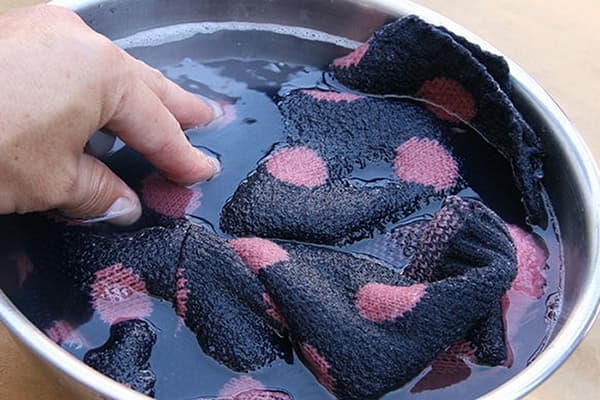 Nous lavons la laine avec nos mains