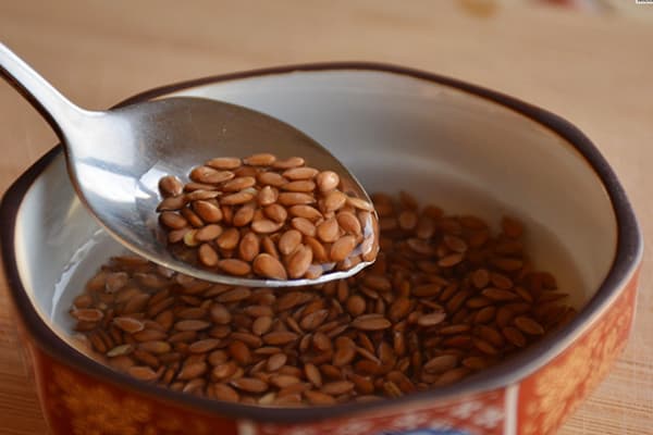 Trempage des graines de lin