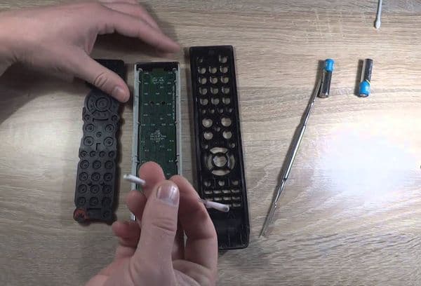 télécommande télé démontée