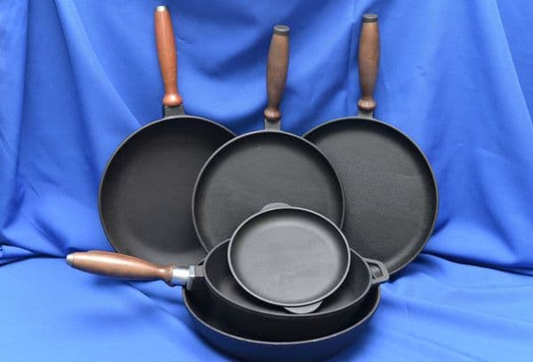 Batterie de cuisine en fonte