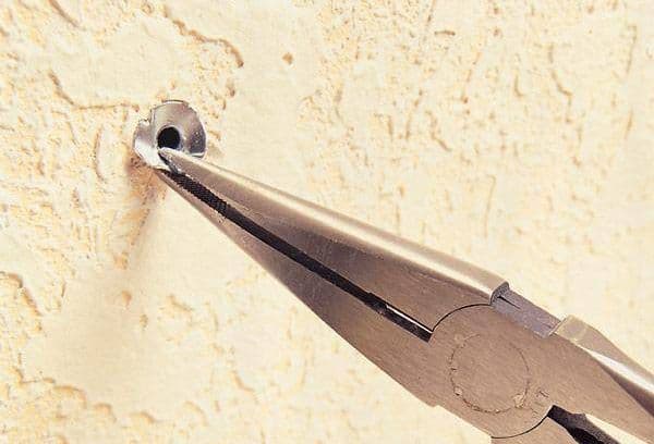 Le manchon est complètement enfoncé dans le mur