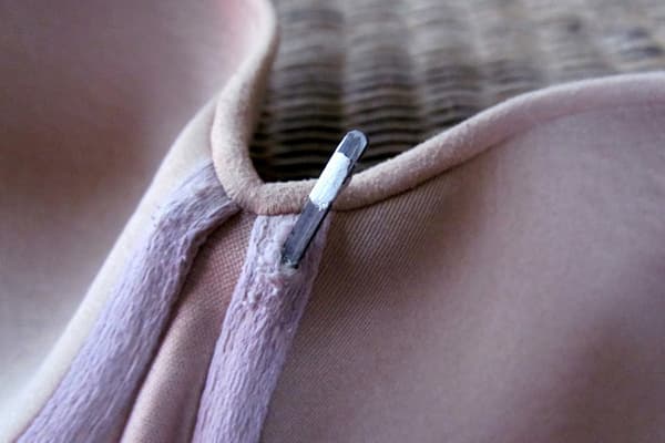 L'os est sorti du soutien-gorge