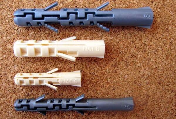 Goujons en plastique