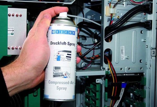 Bombe aérosol pour le nettoyage de l'ordinateur