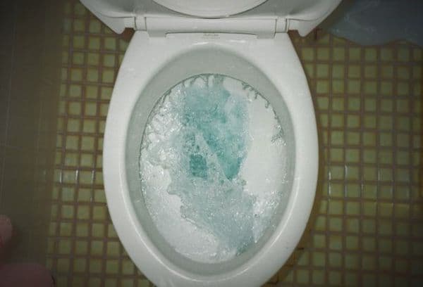 Rincer les toilettes