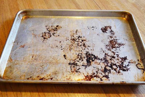 Plaque à pâtisserie sale