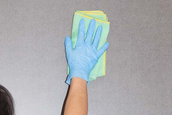 Nettoyage du papier peint en vinyle