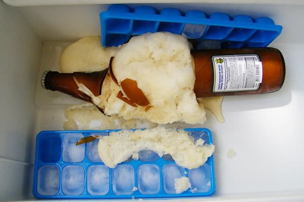 Bouteille de bière cassée