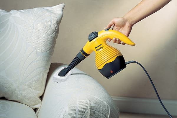 Nettoyage à la vapeur du canapé