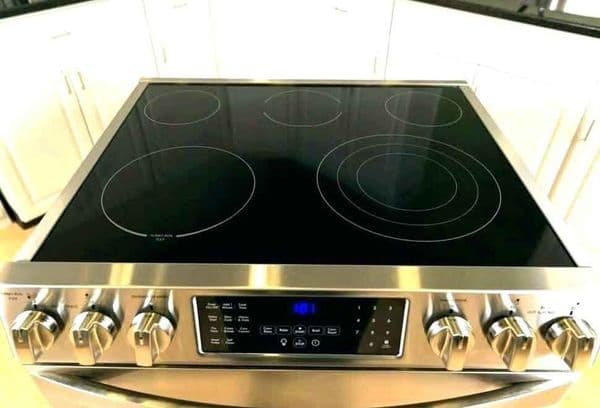 Cuisinière propre