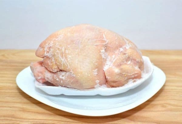 Poulet entier congelé