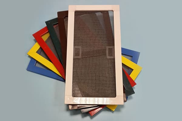Différentes couleurs de moustiquaires