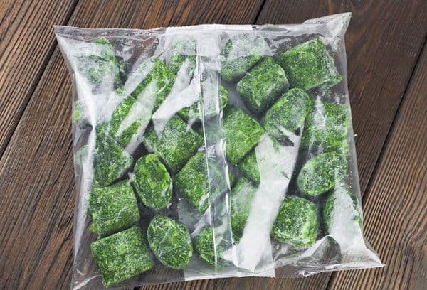 Coriandre dans des glaçons