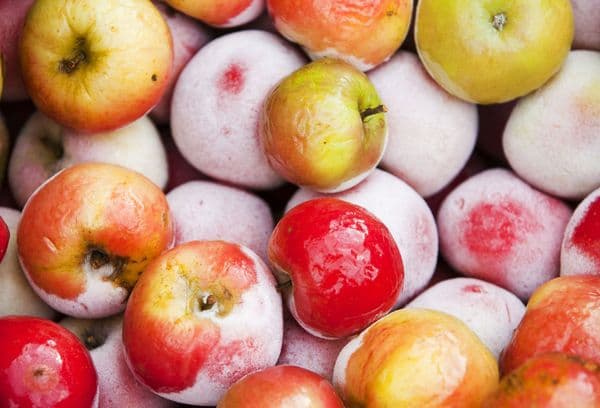 Pommes entières congelées