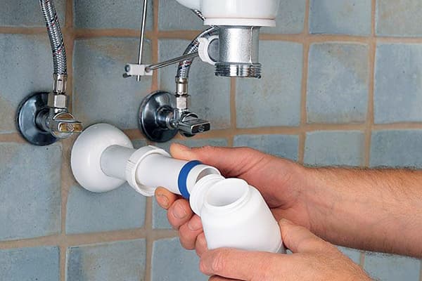 Démontage du siphon sous l'évier