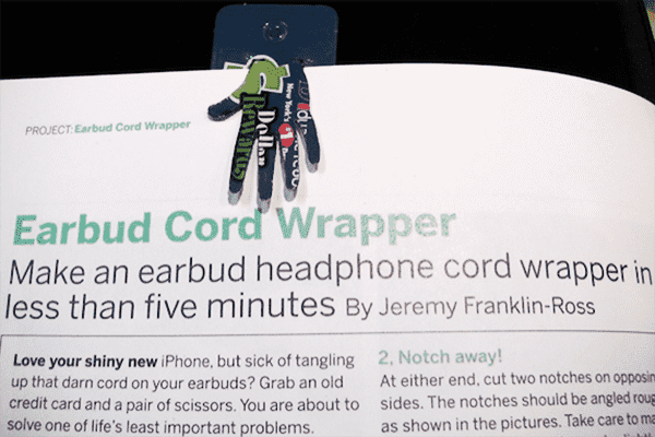 Marque-page en carte plastique.