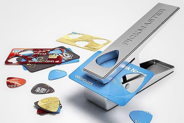 Outil pour couper des médiateurs en plastique