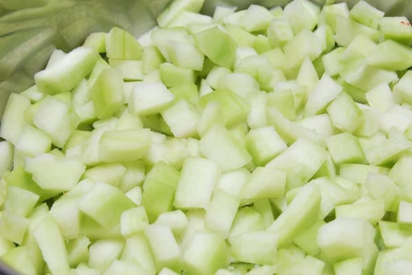 Écorces de melon d'eau en dés