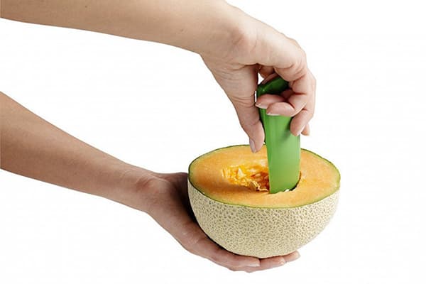 Enlever les graines d'un melon