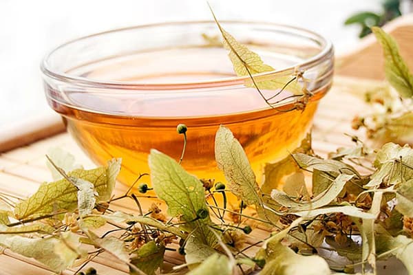 Infusion d'eau de fleurs de tilleul