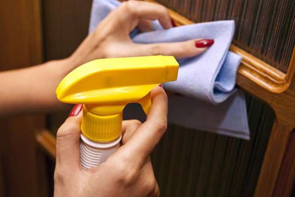 Époussetage des meubles