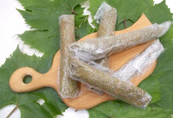 Feuilles congelées en pellicule plastique