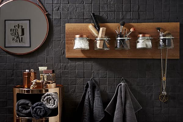 Organisation des choses dans la salle de bain