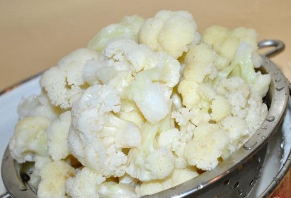 Rinçage et préparation du chou pour la congélation