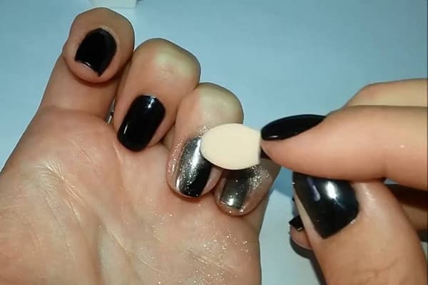 Utiliser un vernis à ongles pour les ongles