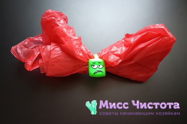 Strep sur un sac en plastique plié