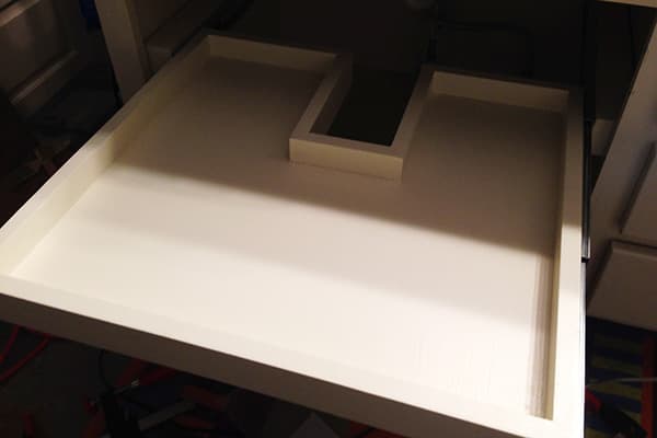 Tablette extensible sous l'évier