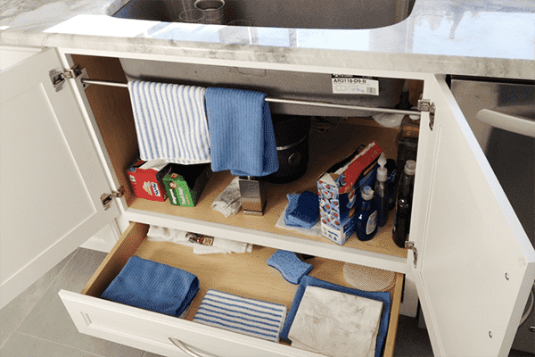 Rampe sous l'évier de la cuisine