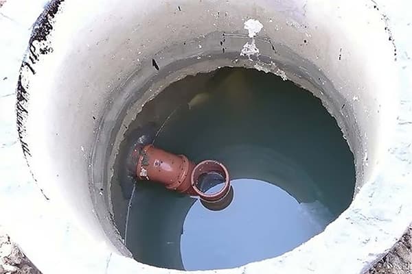 Fosse septique bondée