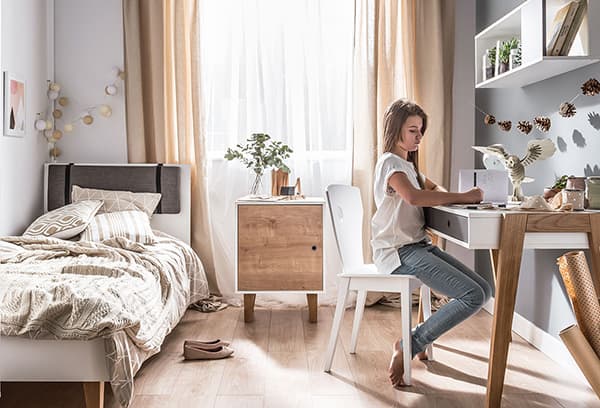 Chambre beige pour adolescente