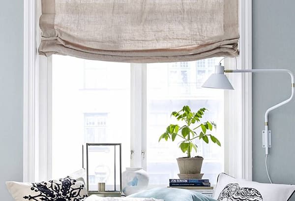 Décor de fenêtre de chambre adolescente