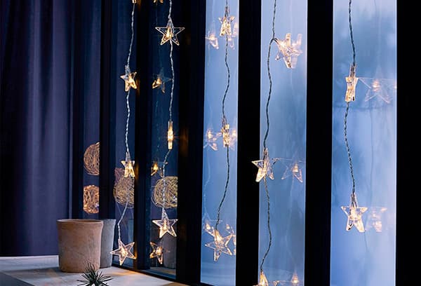 Guirlande sur la fenêtre