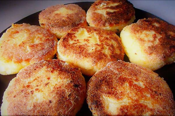 Gâteaux au fromage avec poire