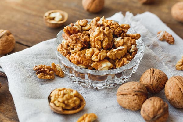 Vase aux cerneaux de noix