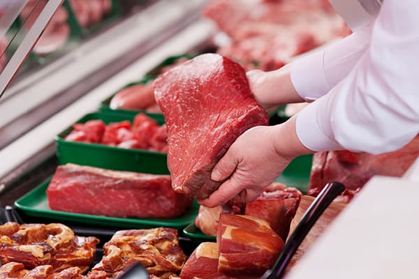 Le choix de la viande dans le magasin
