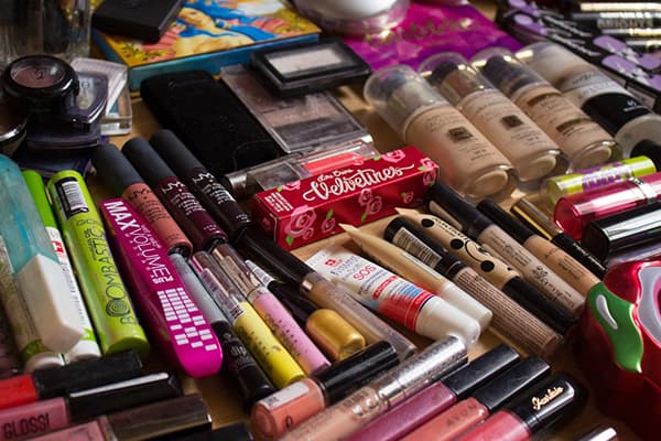 Beaucoup de maquillage